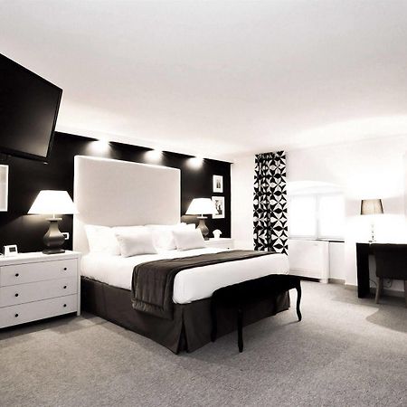 The Royals Experience Bed & Breakfast Napoli Bagian luar foto