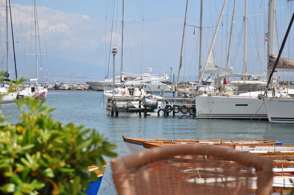 The Royals Experience Bed & Breakfast Napoli Bagian luar foto