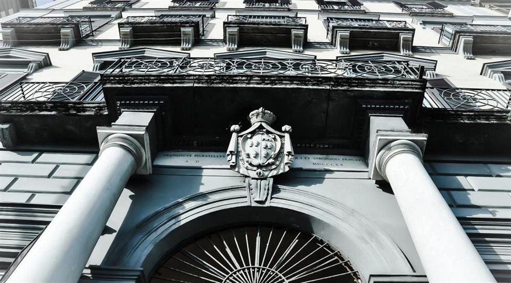 The Royals Experience Bed & Breakfast Napoli Bagian luar foto