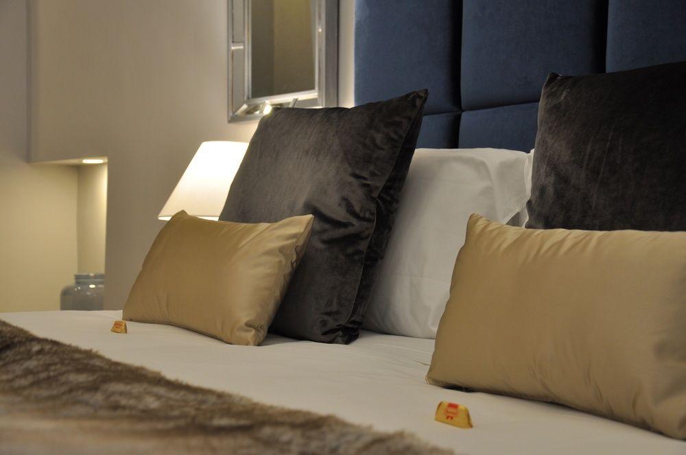 The Royals Experience Bed & Breakfast Napoli Bagian luar foto