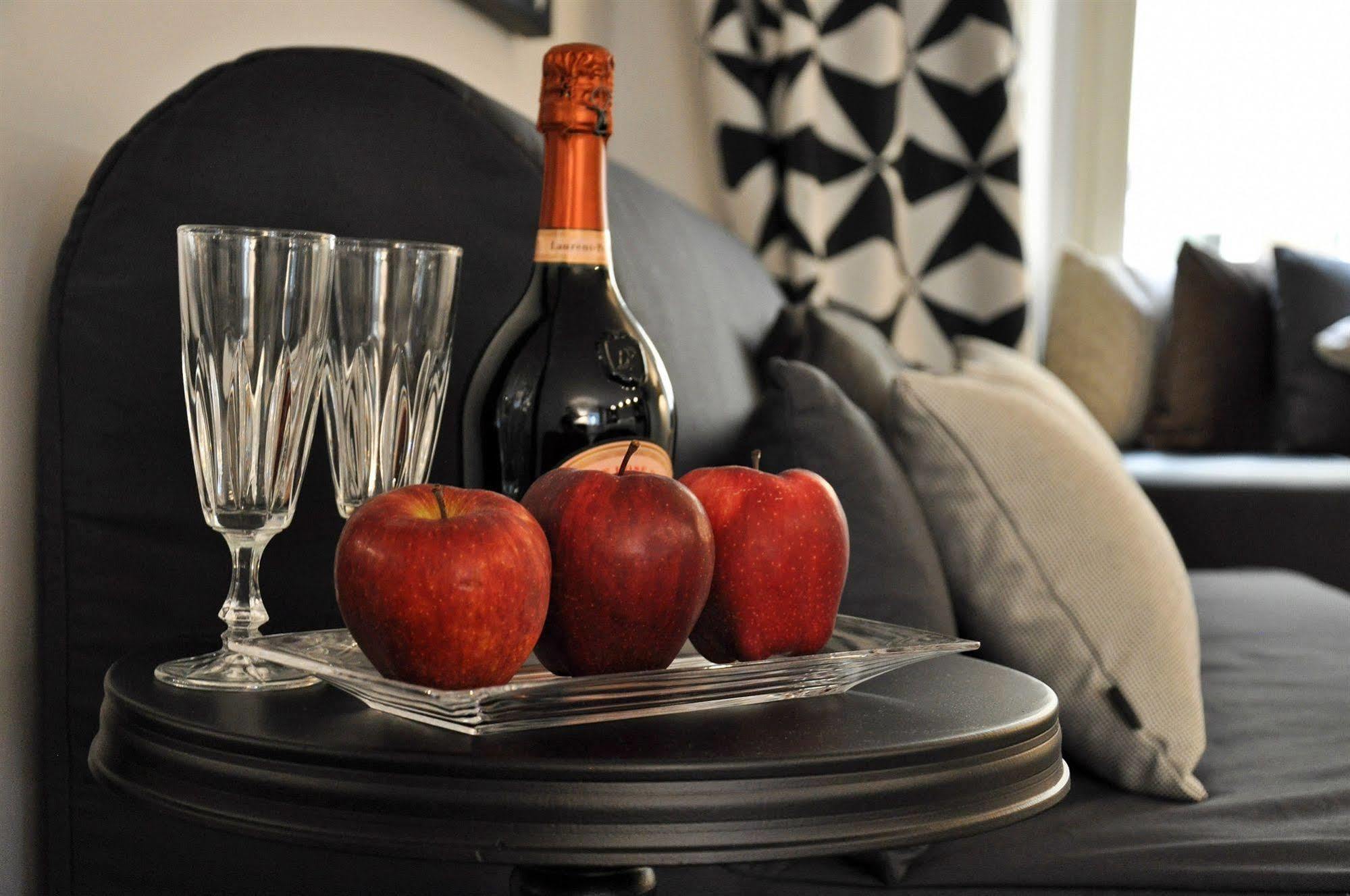 The Royals Experience Bed & Breakfast Napoli Bagian luar foto