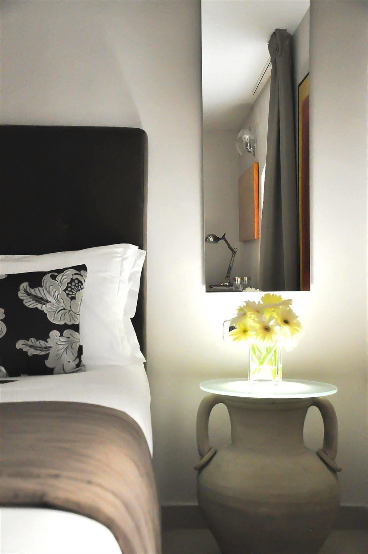 The Royals Experience Bed & Breakfast Napoli Bagian luar foto