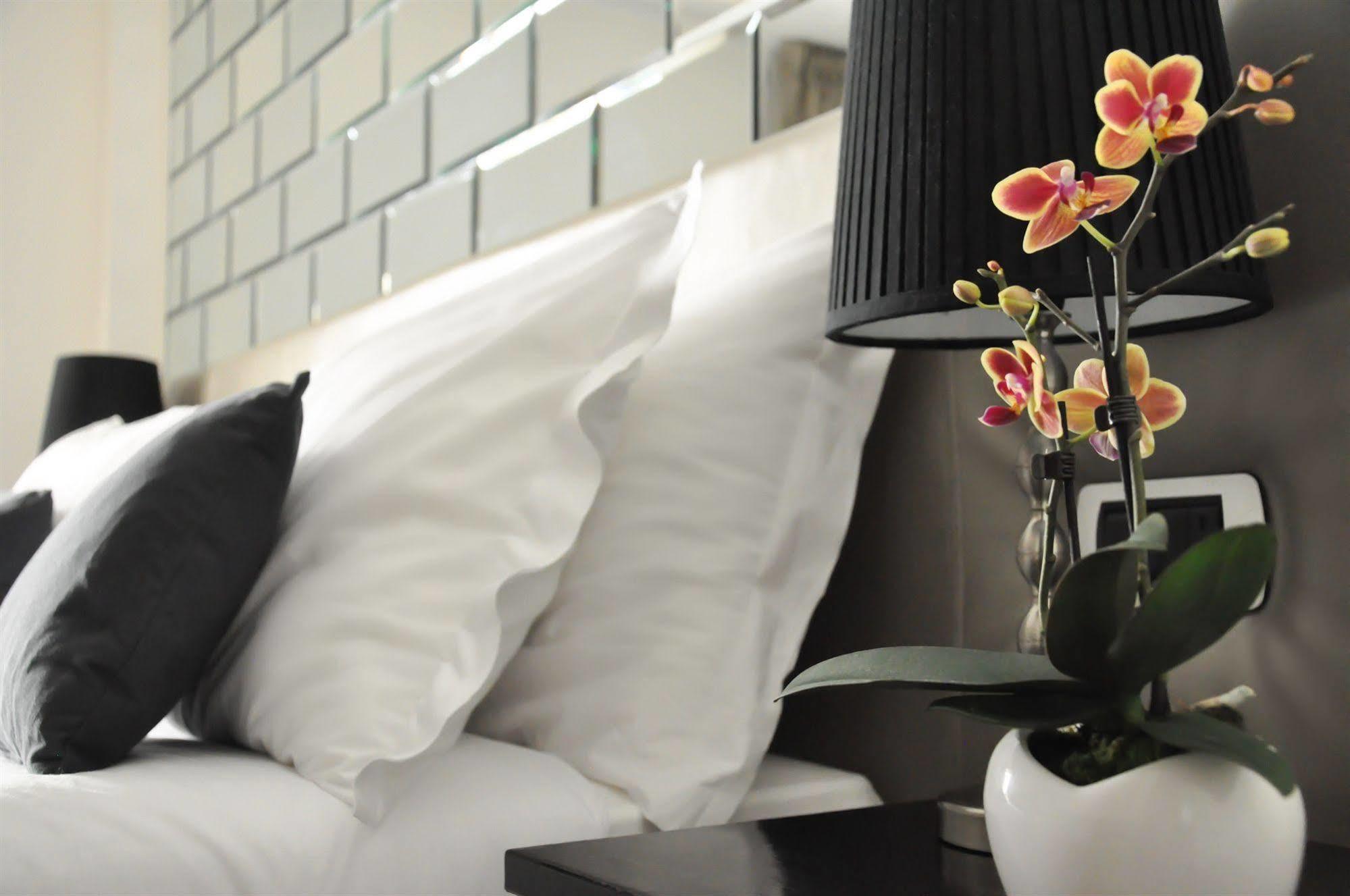 The Royals Experience Bed & Breakfast Napoli Bagian luar foto