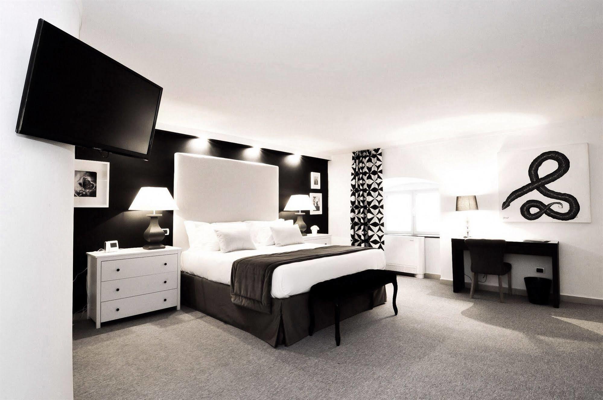 The Royals Experience Bed & Breakfast Napoli Bagian luar foto