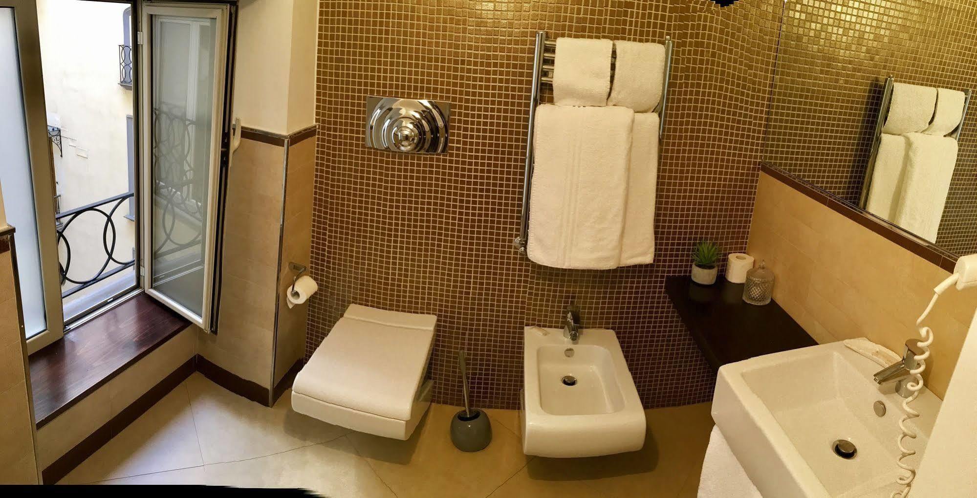 The Royals Experience Bed & Breakfast Napoli Bagian luar foto