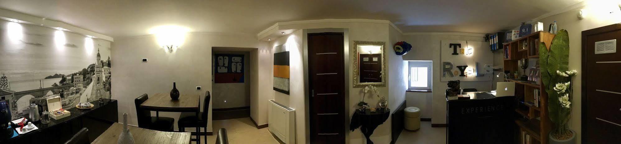 The Royals Experience Bed & Breakfast Napoli Bagian luar foto