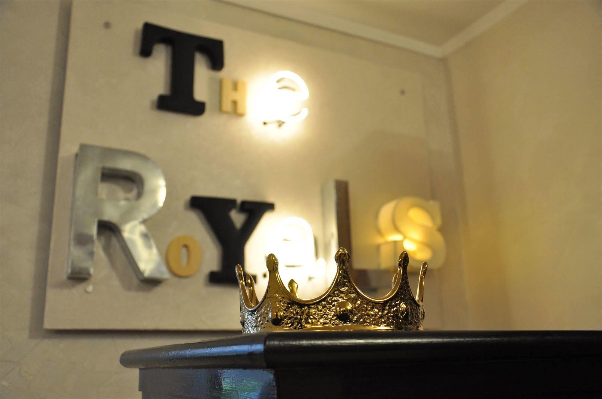 The Royals Experience Bed & Breakfast Napoli Bagian luar foto