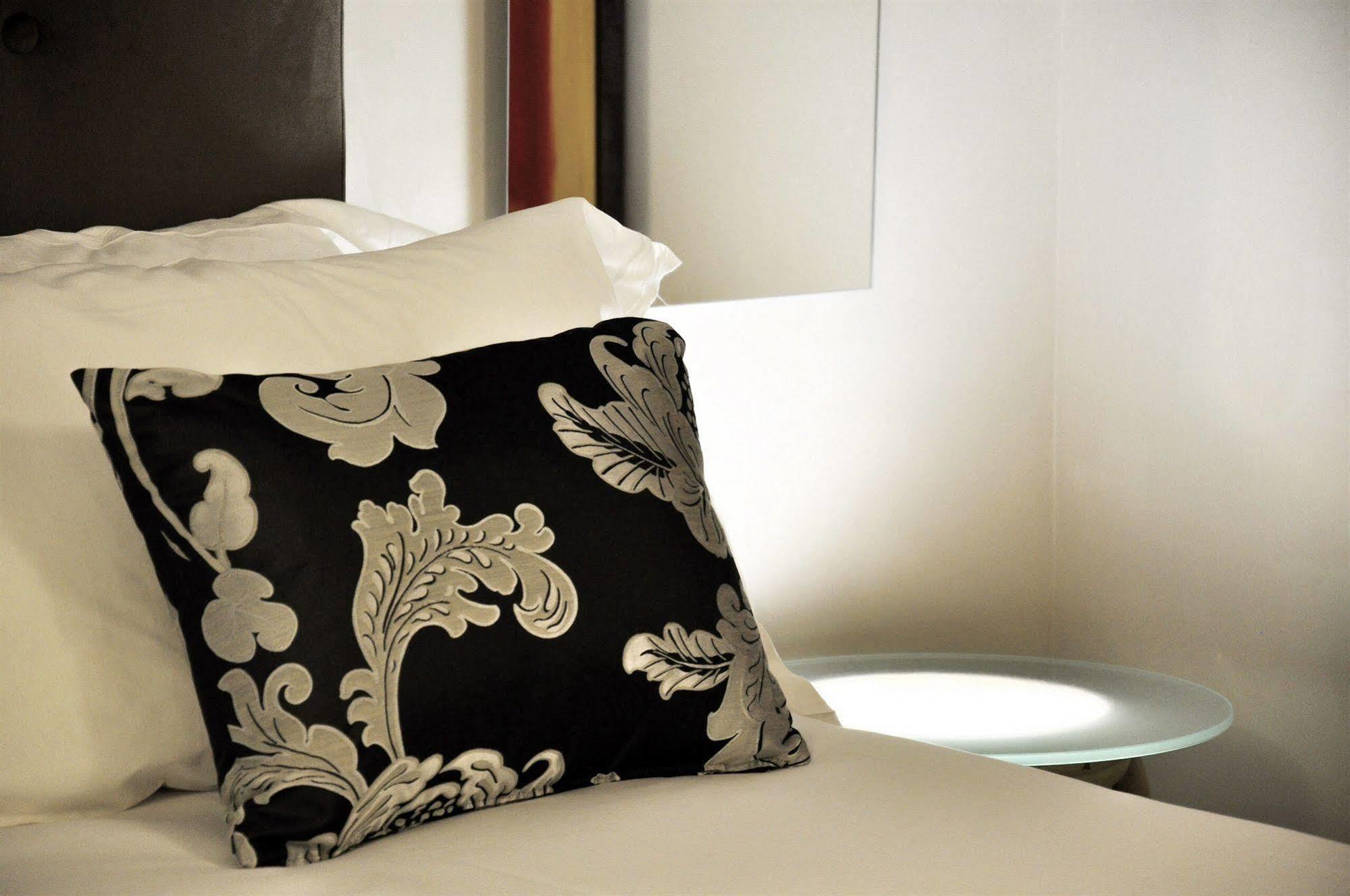 The Royals Experience Bed & Breakfast Napoli Bagian luar foto