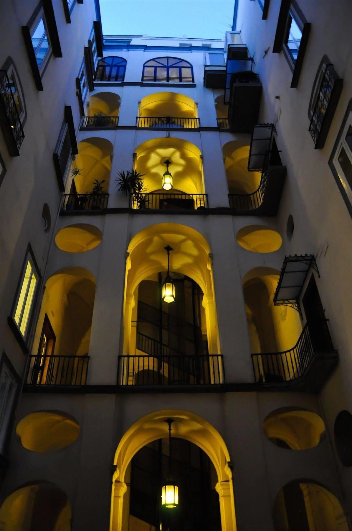 The Royals Experience Bed & Breakfast Napoli Bagian luar foto